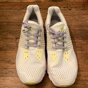 On Cloudswift size 10 1/2